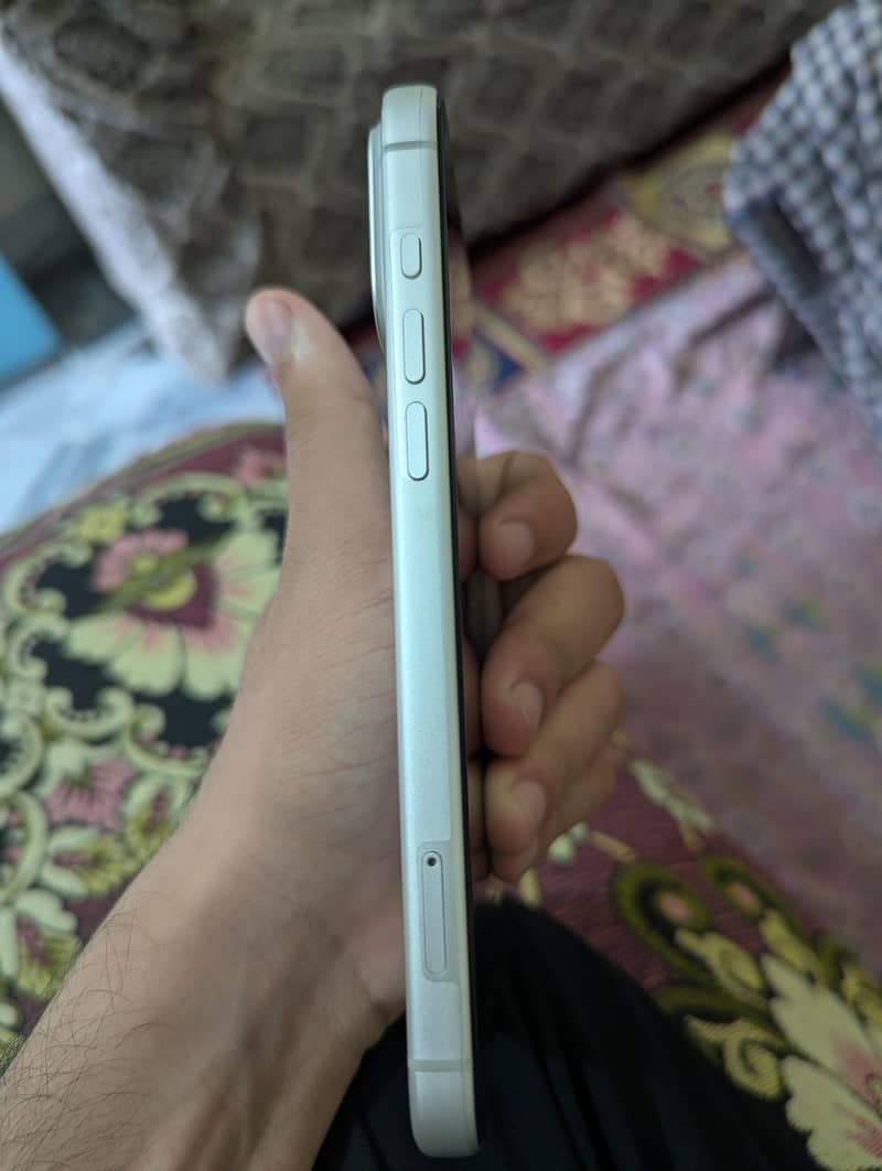 Apple iPhone 17 Pro Max 4