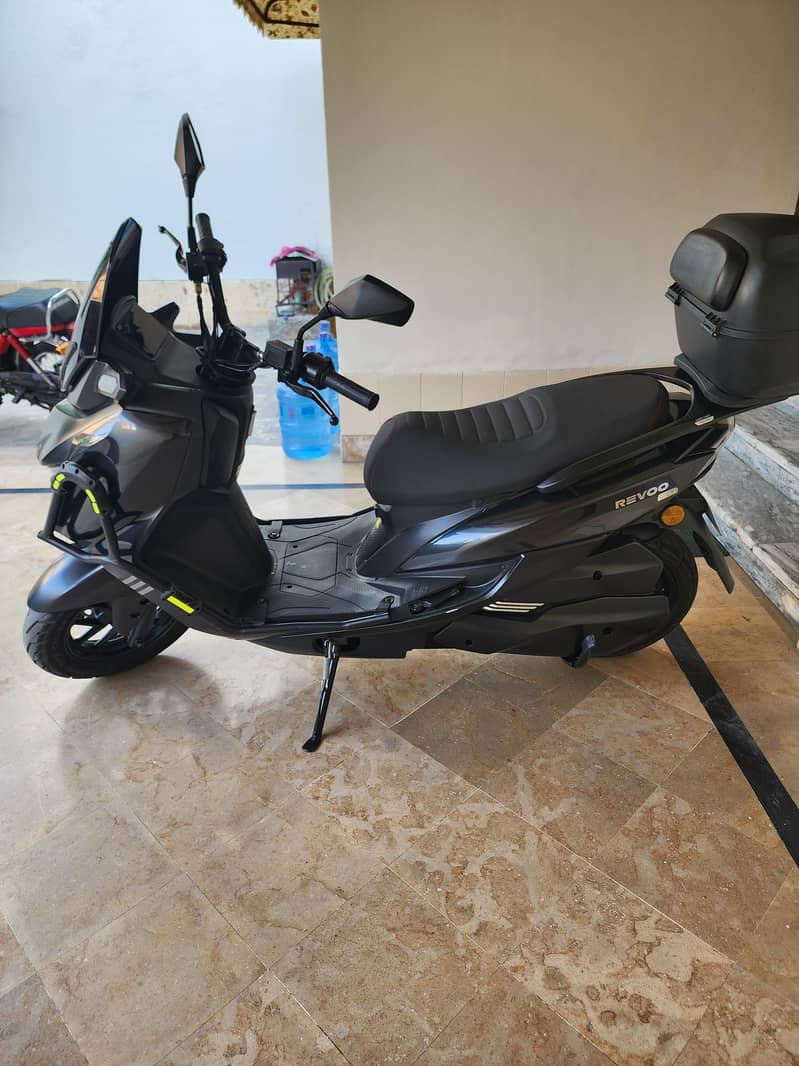 Revoo E52 3000 watt 1