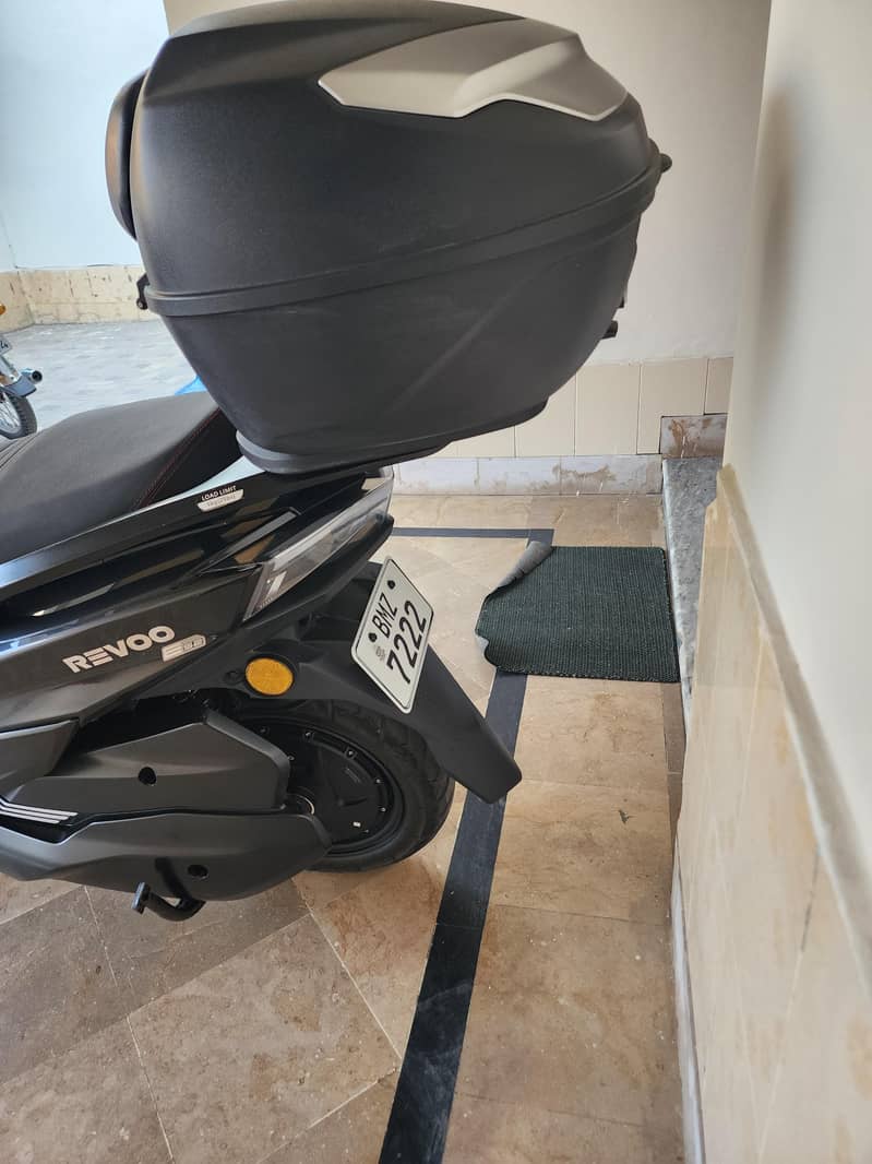 Revoo E52 3000 watt 2