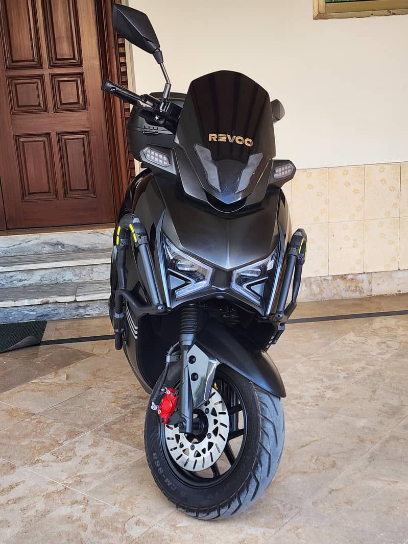 Revoo E52 3000 watt 3
