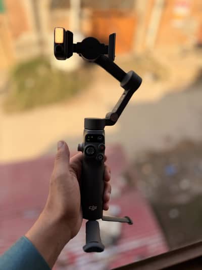 DJI Osmo Mobile 8 - Complete Box - 10/10 Condition