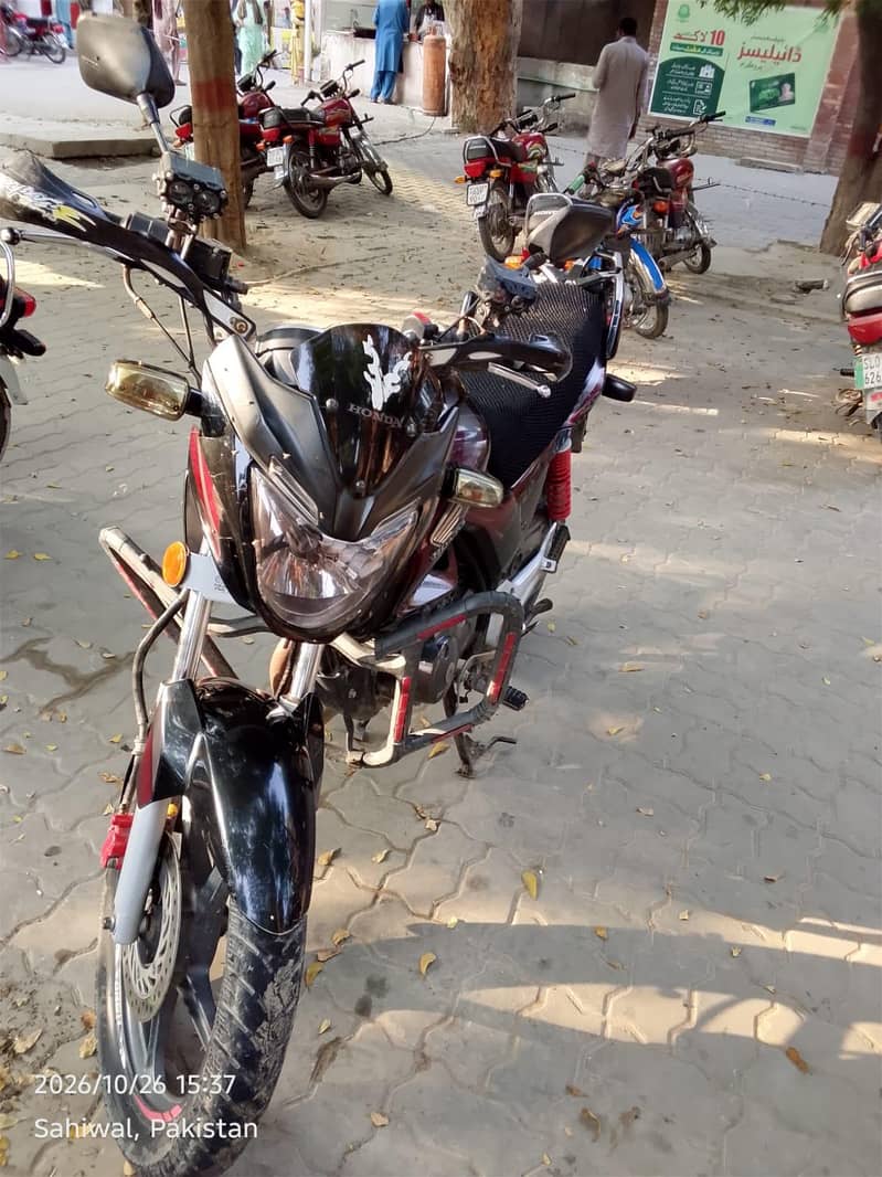 Honda CB150F 1