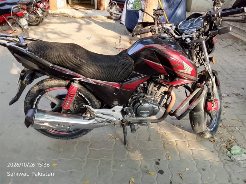 Honda CB150F 3