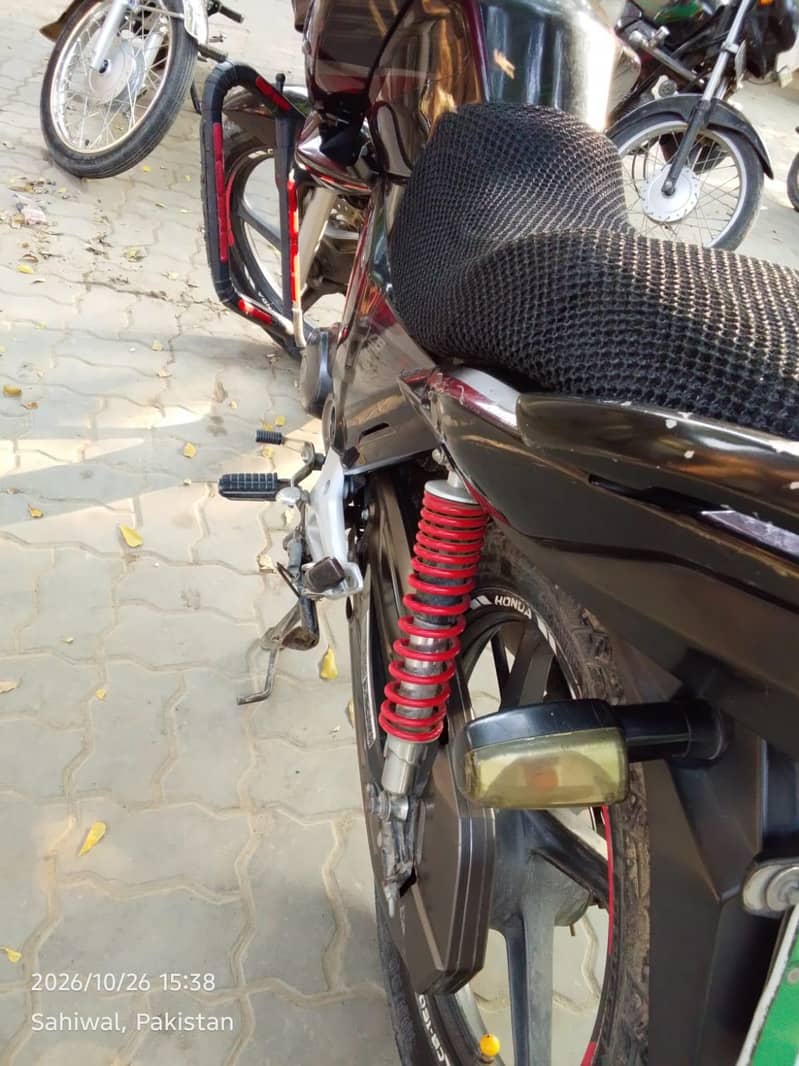 Honda CB150F 4