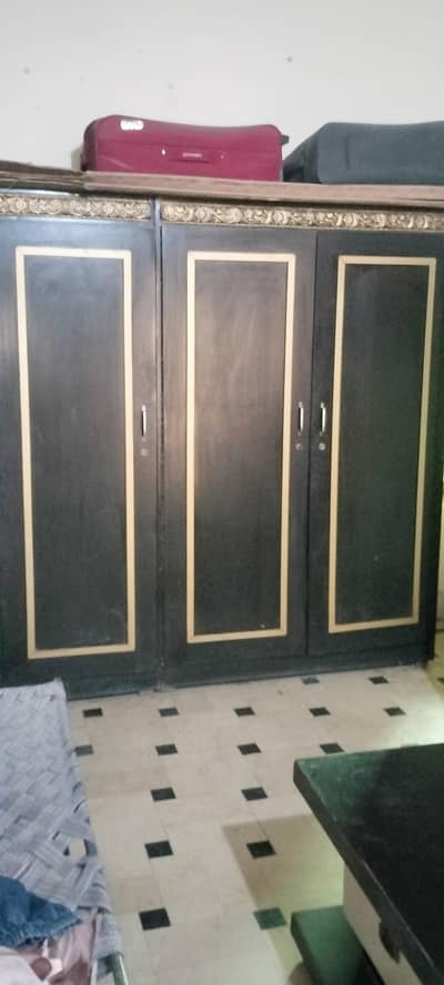 3 door wardrobe