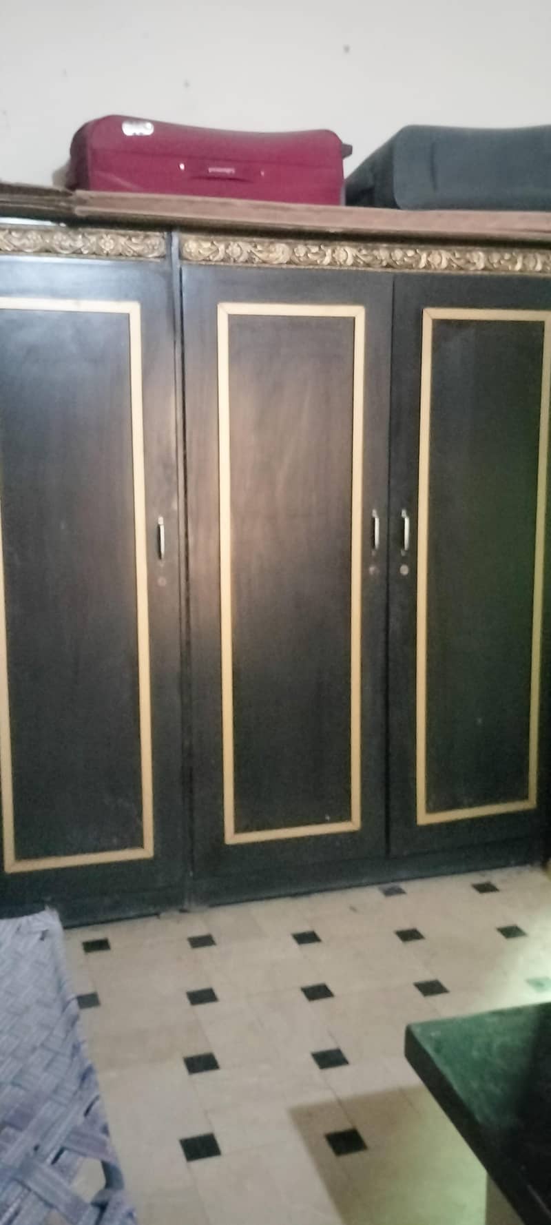 3 door wardrobe 1