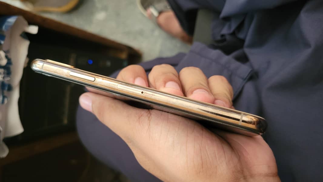 Apple iPhone XS 3