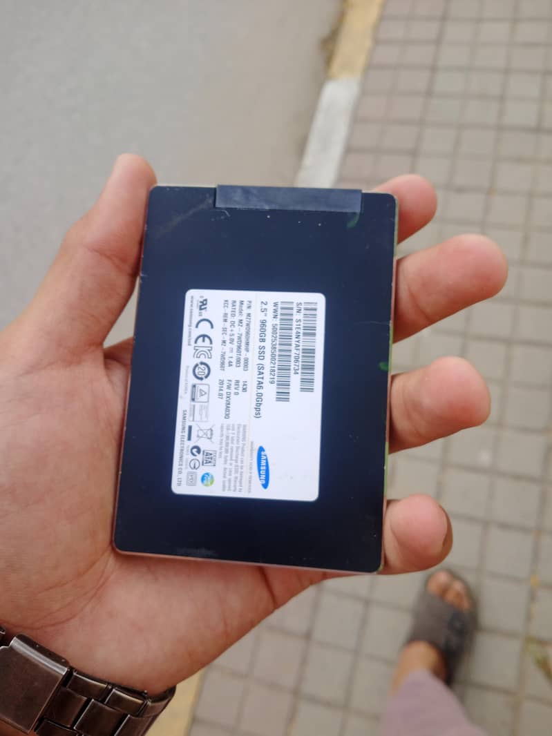 SSD hardrive 1 tb 0