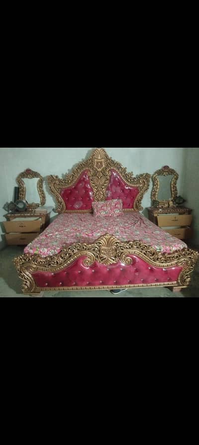 Bed side tables and dressing table for sale in good condition