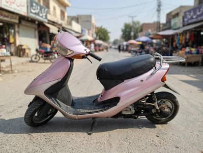 Ladies Pink Scooty 110cc Petrol - No Work Required