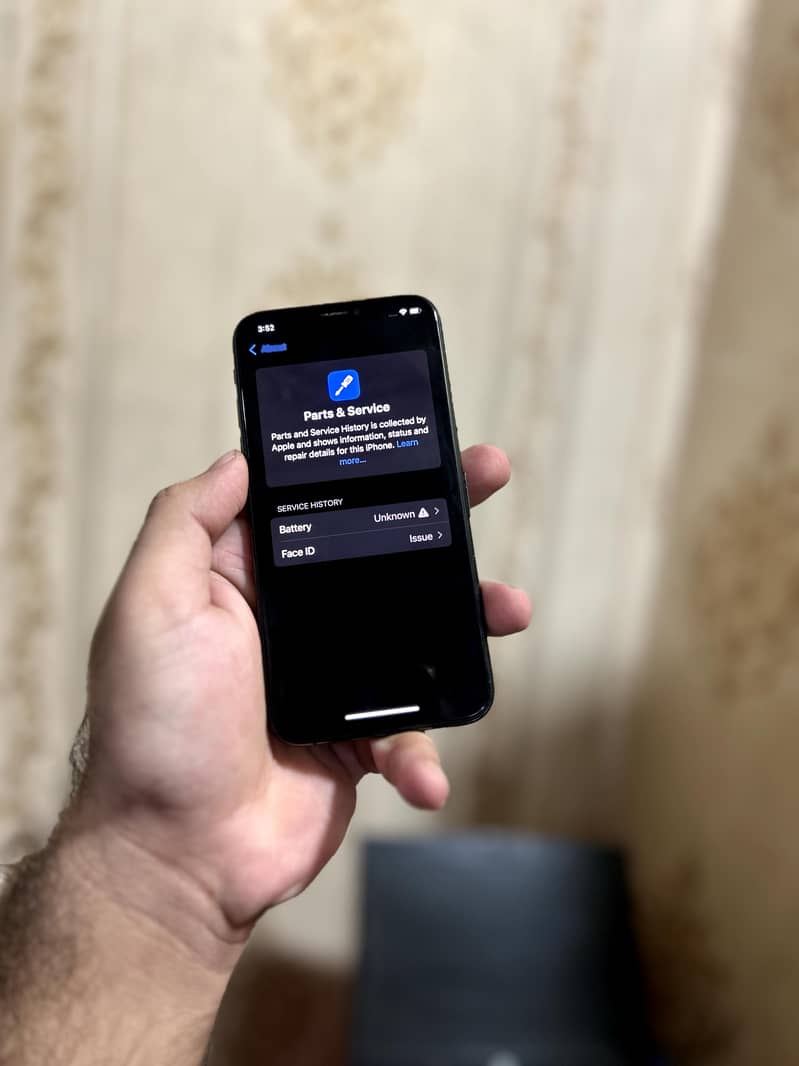 Apple iPhone XS 4