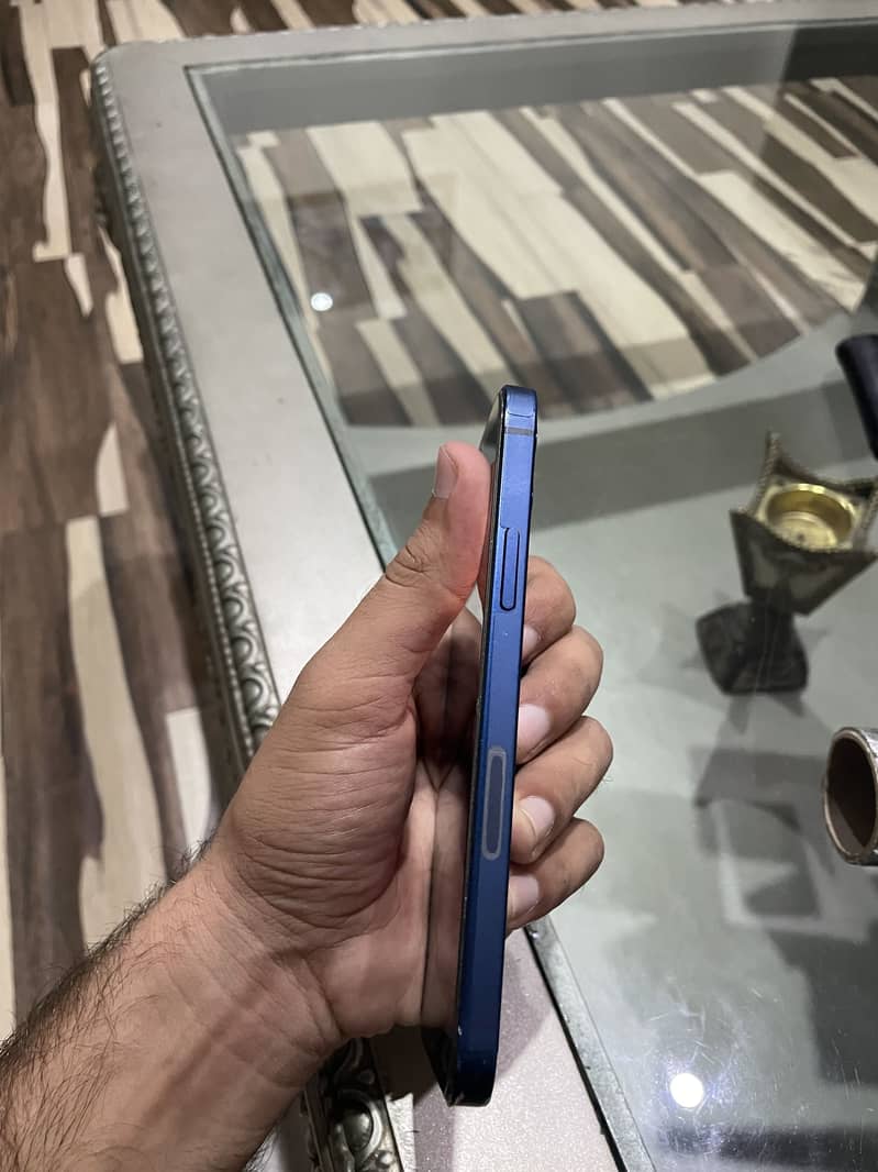 Apple iPhone 12 3