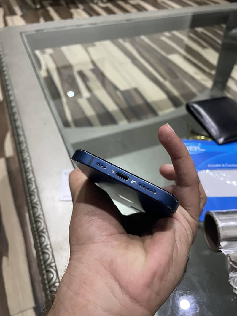 Apple iPhone 12 7