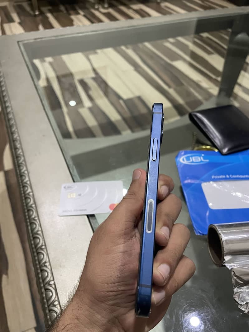 Apple iPhone 12 10