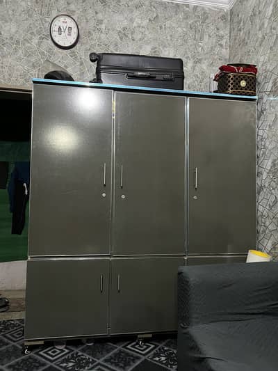 Brand new wardrobe only 2 month use