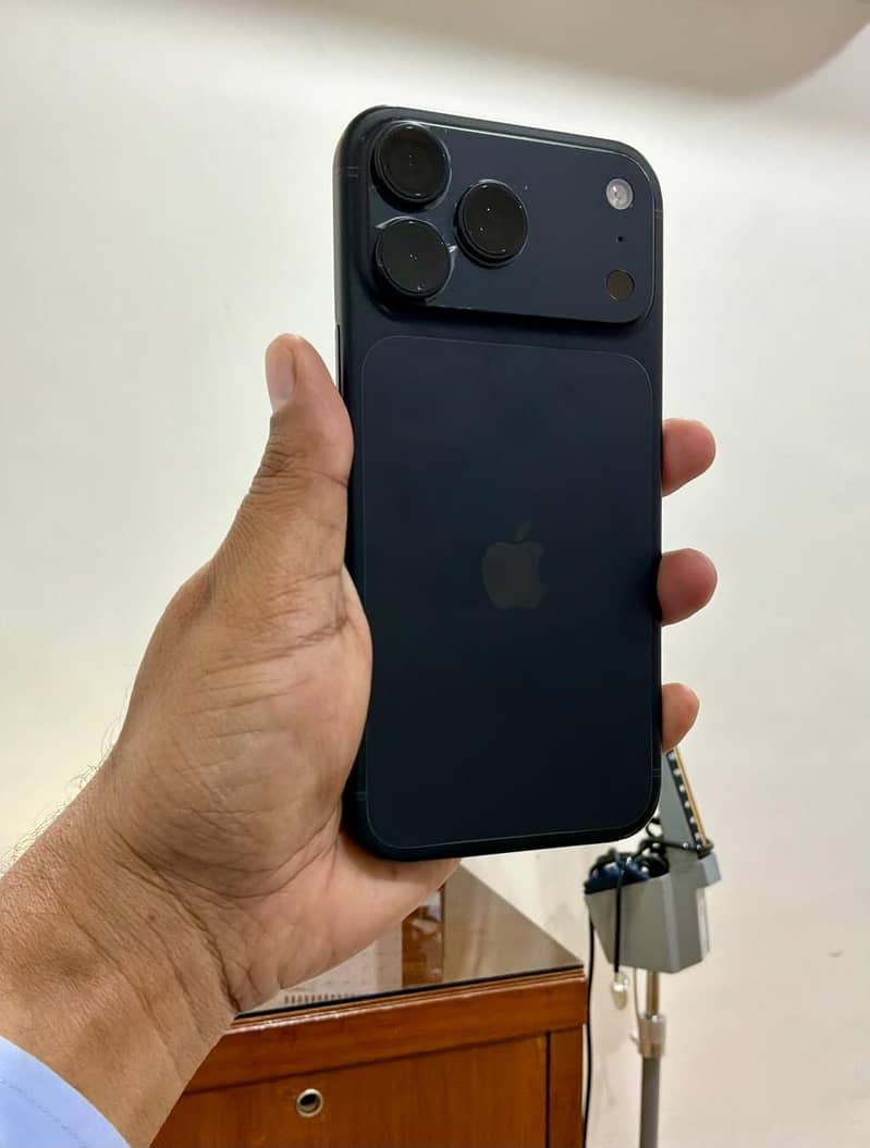 Apple iPhone 18 Pro Max 2