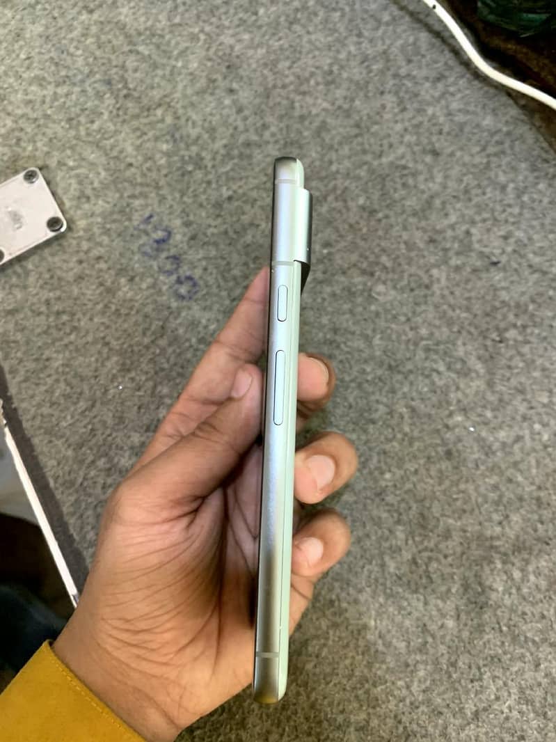 Google Pixel 8 4