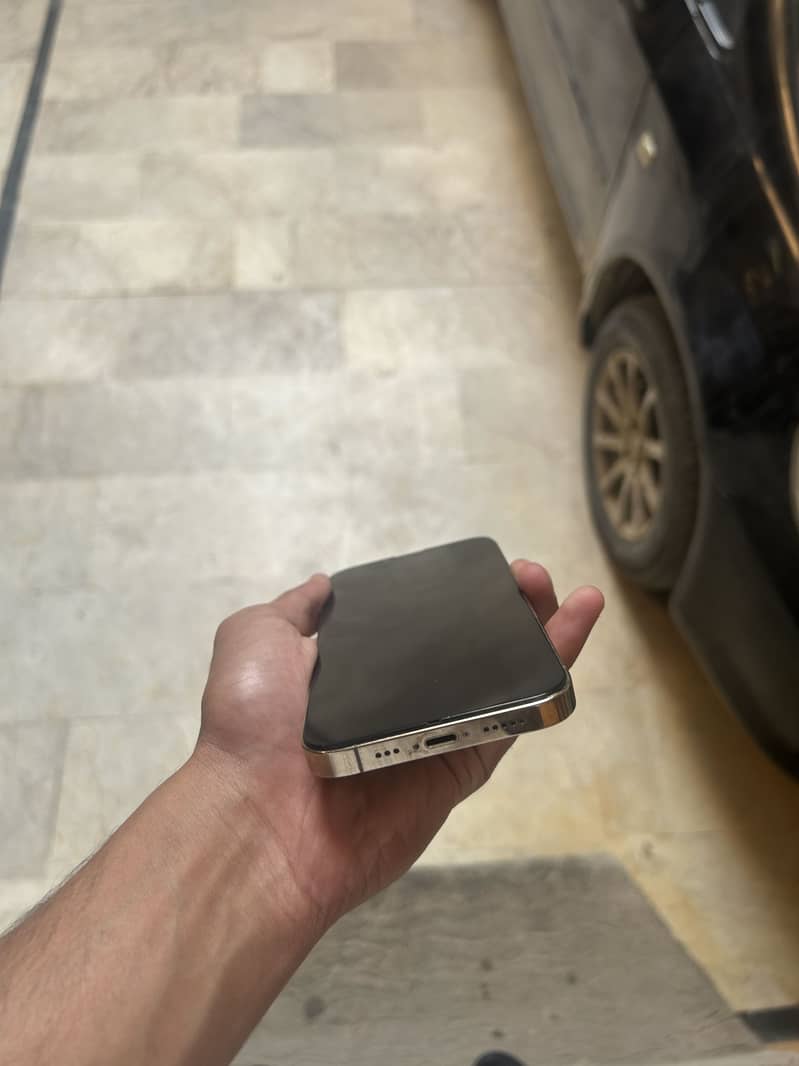 Apple iPhone 13 Pro 2