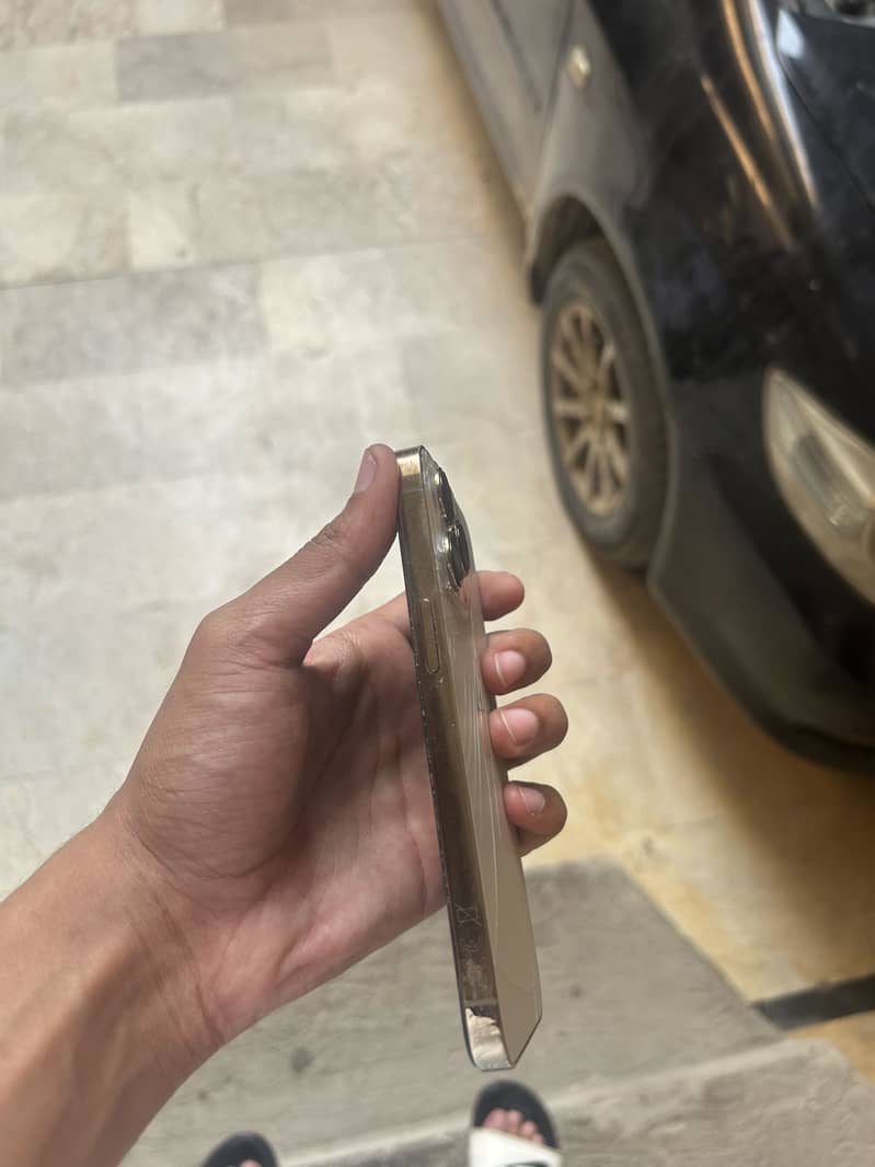 Apple iPhone 13 Pro 4