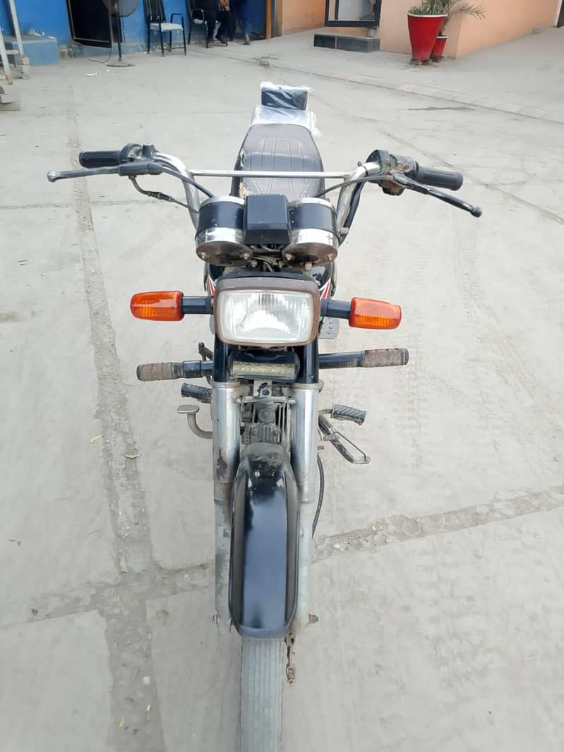 Honda CD70 6