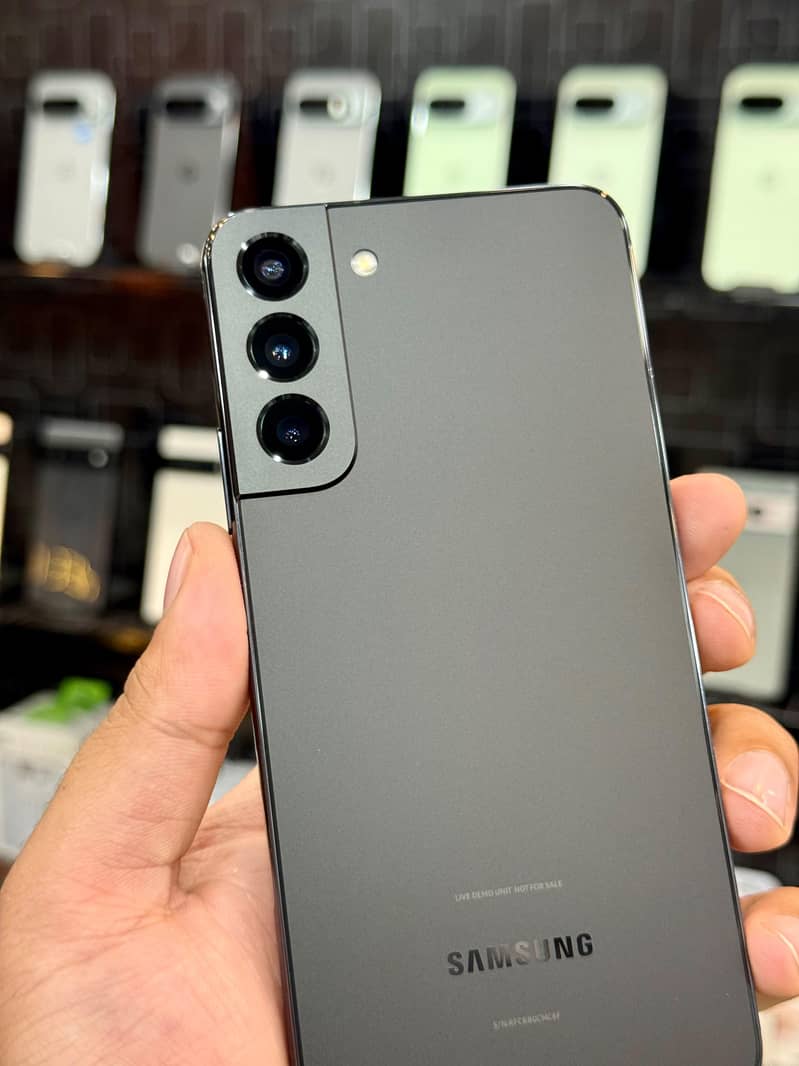 Samsung Mobile S22 Plus 1