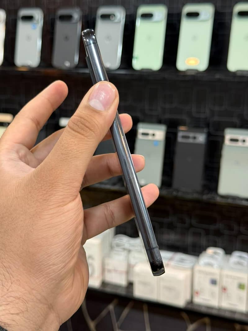 Samsung Mobile S22 Plus 2