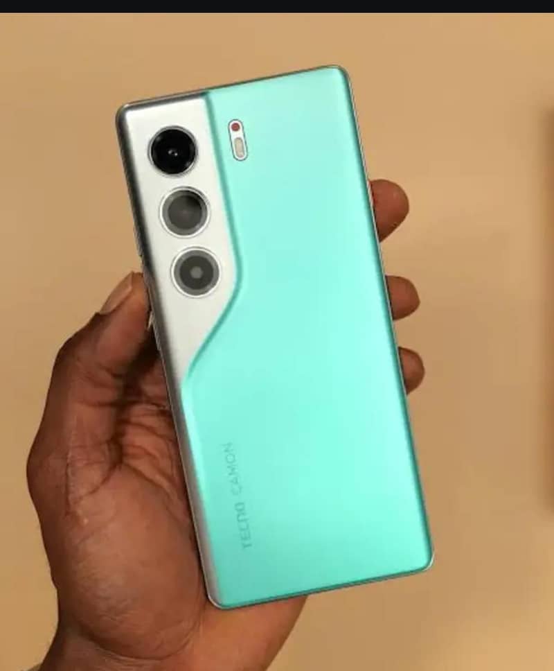 Tecno CAMON 40 Pro 0