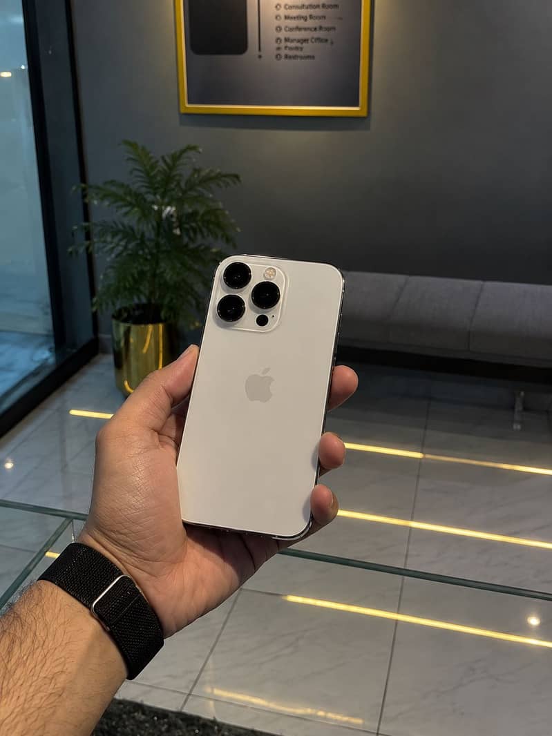 Apple iPhone 14 Pro 0