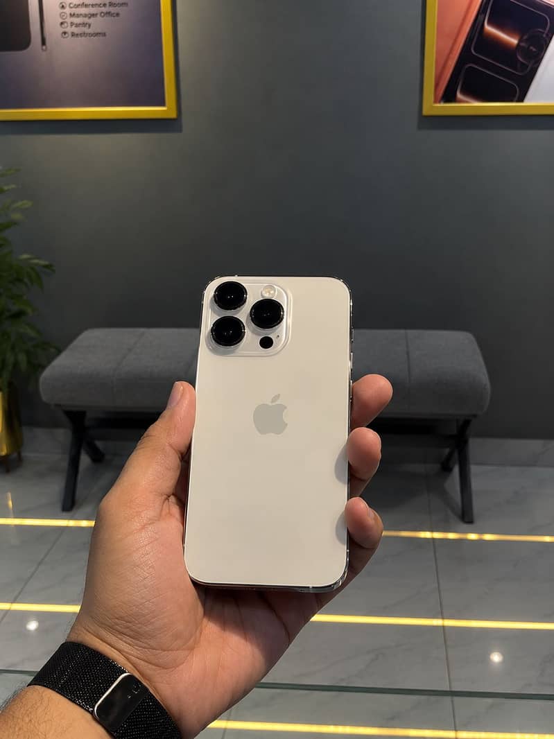 Apple iPhone 14 Pro 3