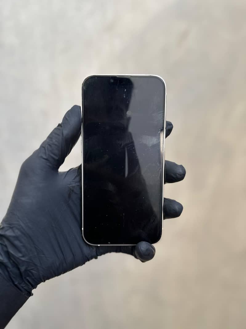Apple iPhone 13 1