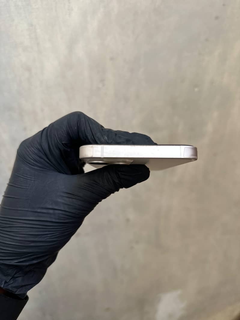 Apple iPhone 13 4