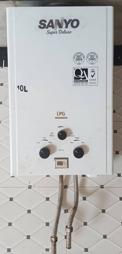 SANYO instant gyser LPG