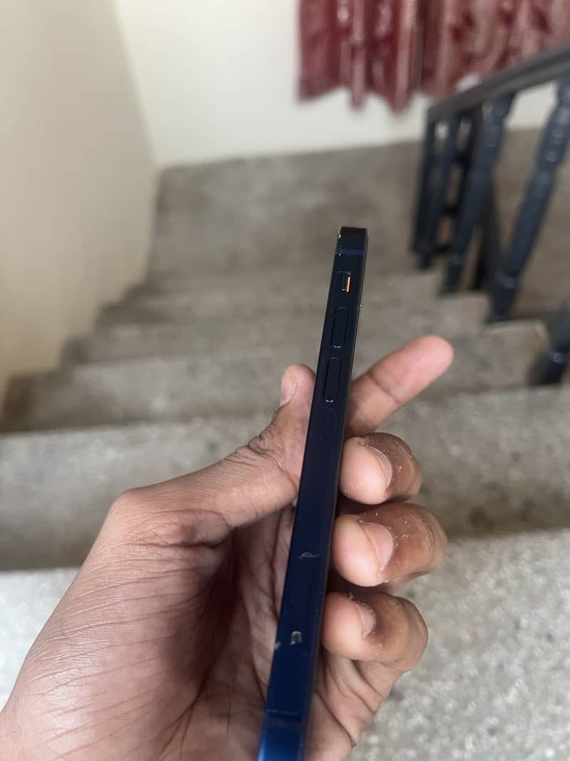 Apple iPhone 12 mini 6