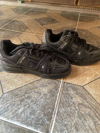 LV BLACK OG TRAINER RARE PIECE