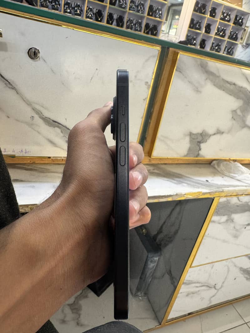Apple iPhone 15 0