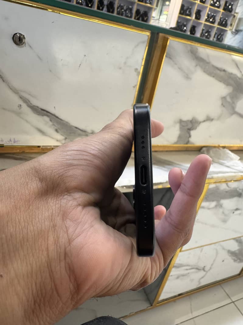 Apple iPhone 15 5