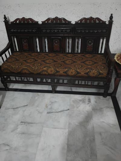 5 seater sofa + 3 table