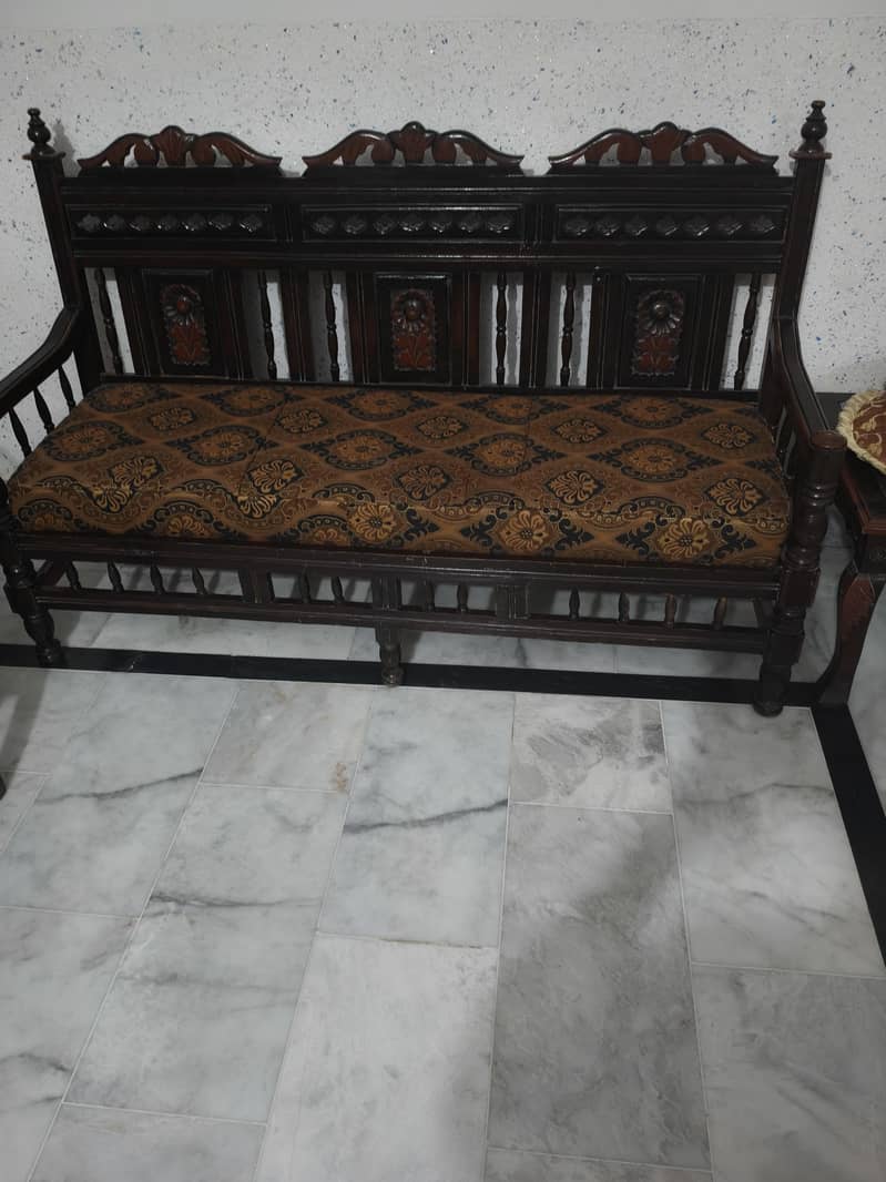 5 seater sofa + 3 table 0