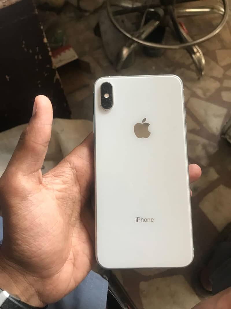 Apple iPhone XS Max 4