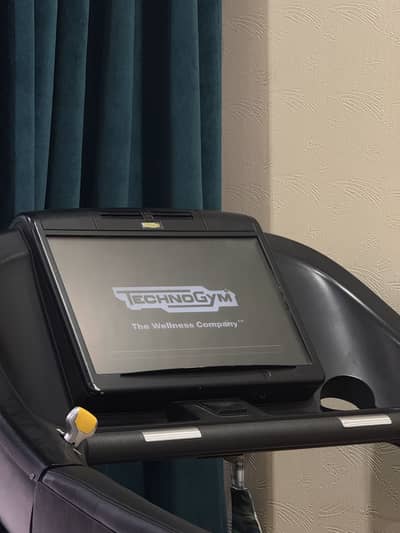 Technogym treadmill heavy duty