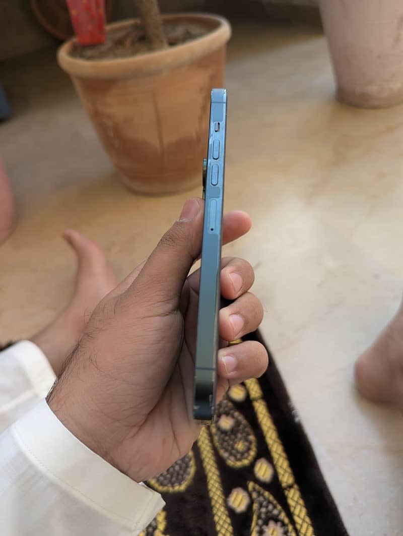 Apple iPhone 13 Pro Max 0