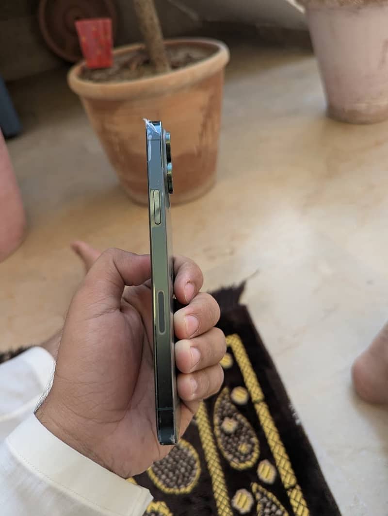 Apple iPhone 13 Pro Max 4