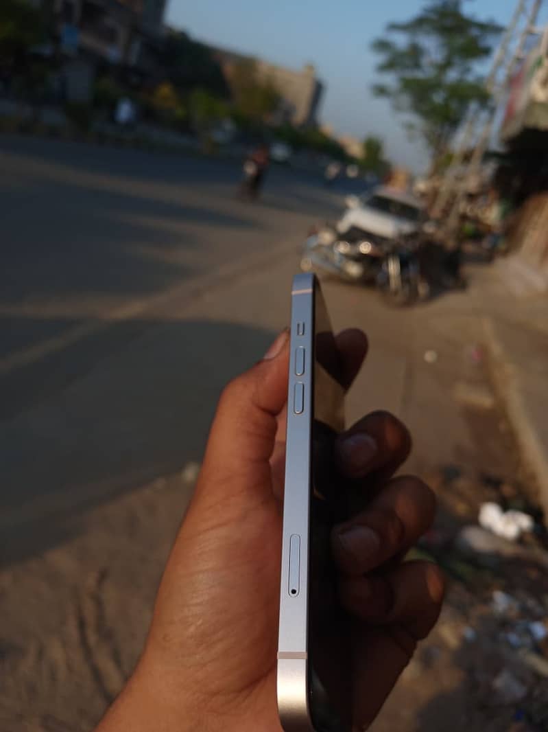 Apple iPhone 13 4