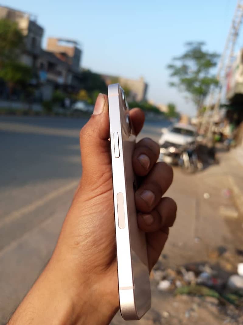 Apple iPhone 13 6