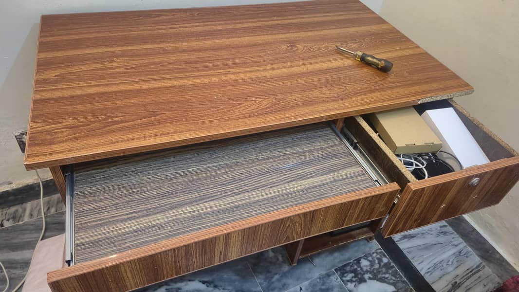 Computer Table 1
