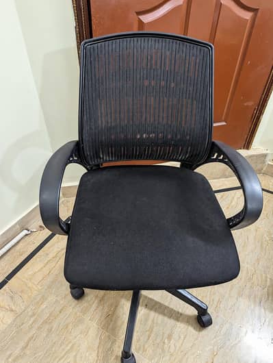 Office Chairs | Black Mesh Back & Cushioned Seat