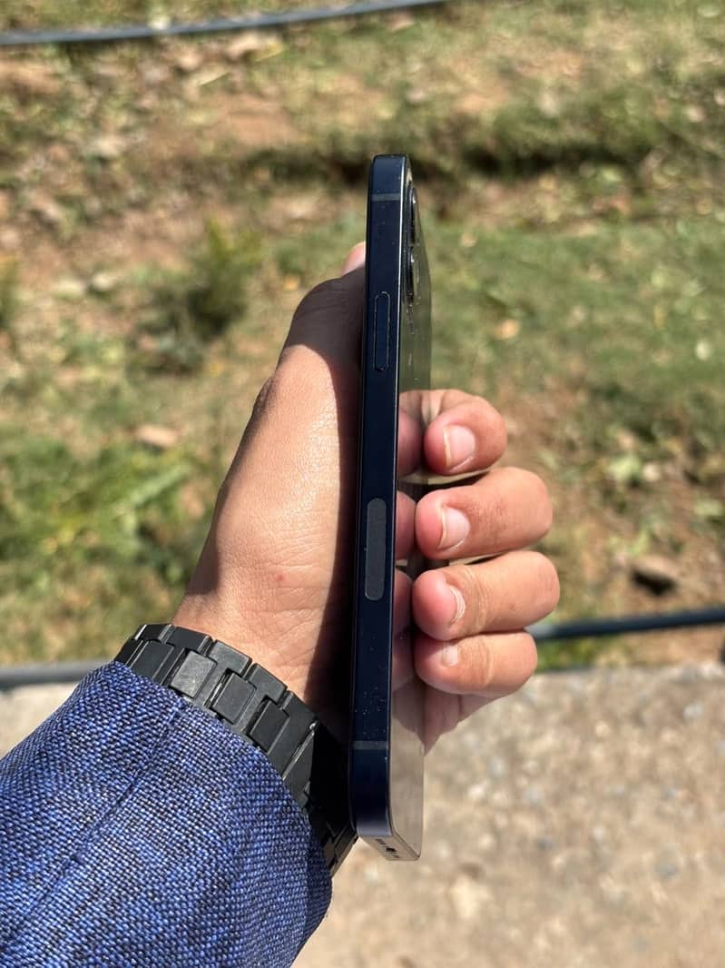 Apple iPhone 12 5