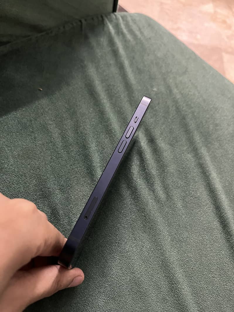 Apple iPhone 13 2