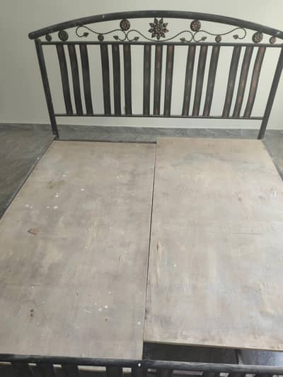 used iron double bed with sheets