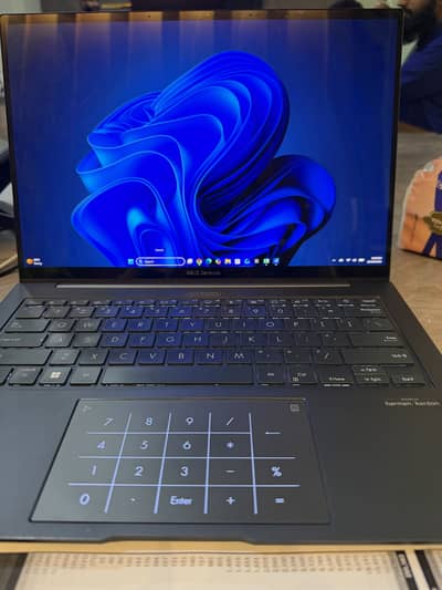 ASUS Zenbook 14  - 120hz 2k Oled panel